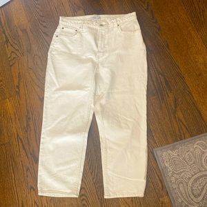 Abercrombie White Ankle Straight Ultra High Rise jean size 33/16S
